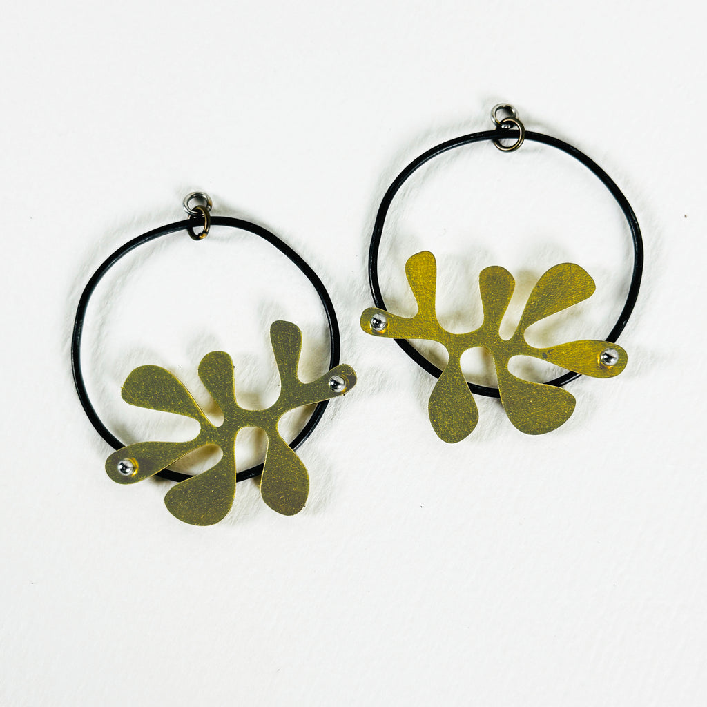 Brass Flora – Black Annealed Wire & Brass Earrings